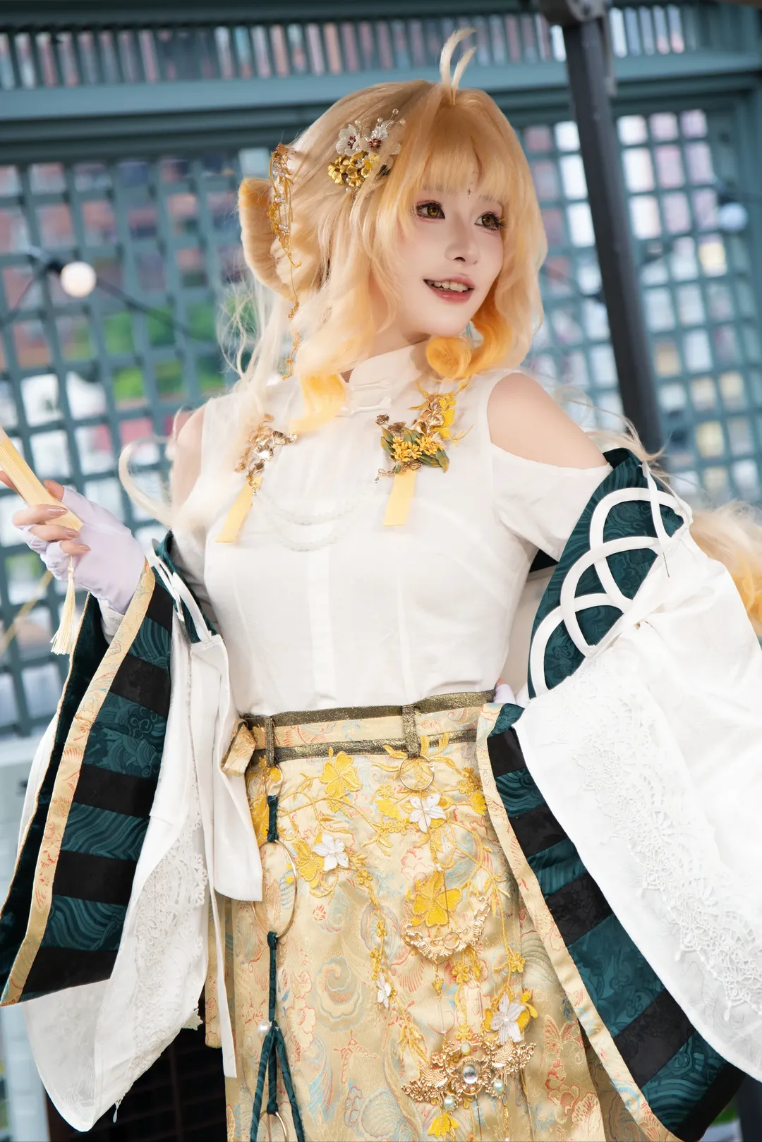 【穗穗cos】鸣潮联动陶陶居，金色长发的国风御姐造型分享 - 第 3 张