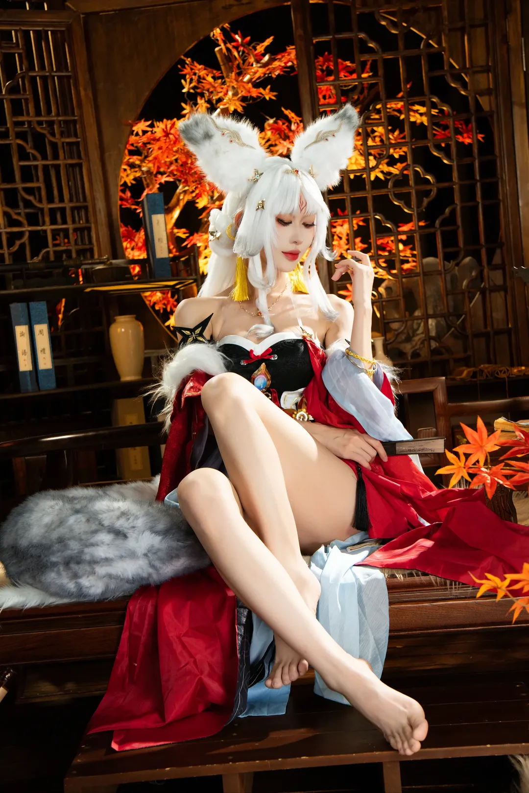 【心月狐cos】鳴潮心月狐古風造型與紅楓木榻的碰撞 - 第 1 張