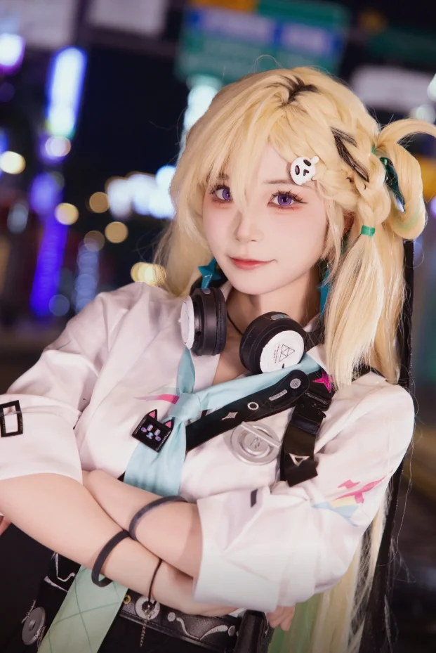 【琳奈cos】鸣潮夜色下的街头少女，酷飒与可爱的结合 - 第 1 张