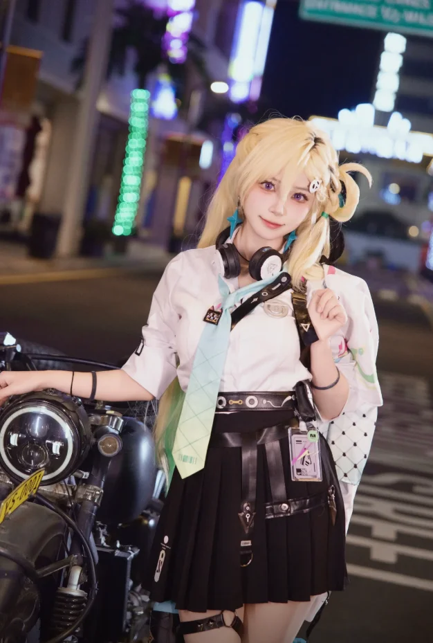 【琳奈cos】鸣潮夜色下的街头少女，酷飒与可爱的结合 - 第 5 张