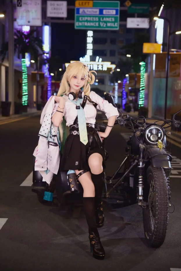 【琳奈cos】鸣潮夜色下的街头少女，酷飒与可爱的结合 - 第 6 张
