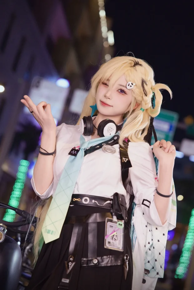 【琳奈cos】鸣潮夜色下的街头少女，酷飒与可爱的结合 - 第 8 张