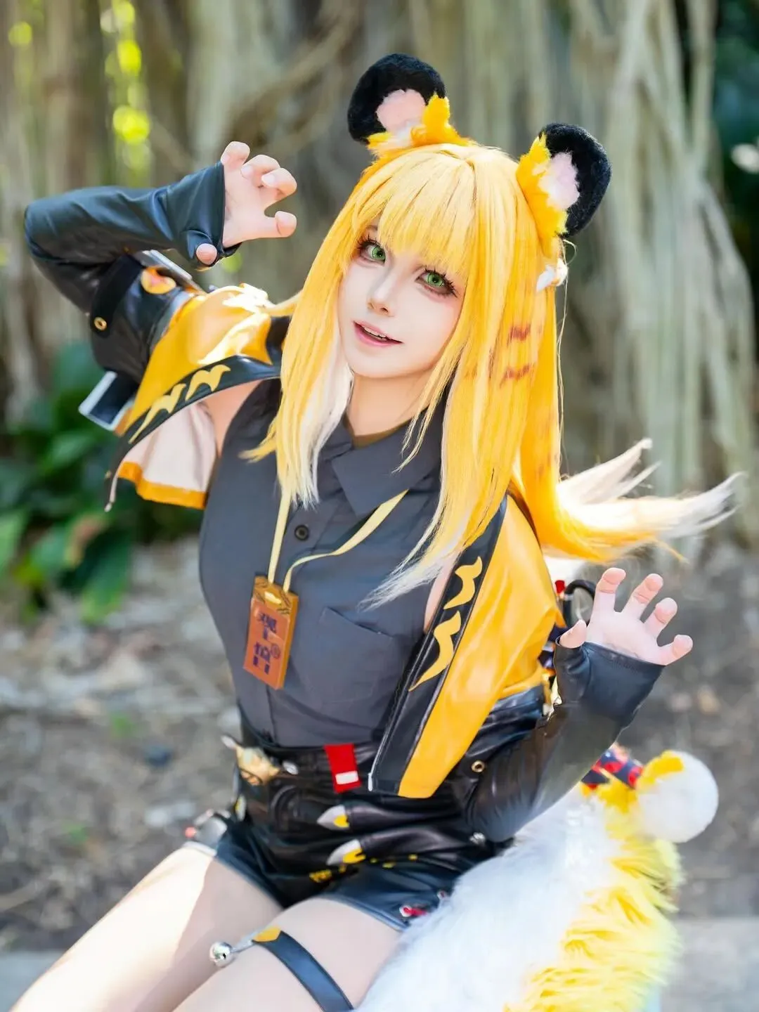 【橘福福cos】亮黄皮衣兽耳娘，树林里的活泼身姿 - 第 1 张