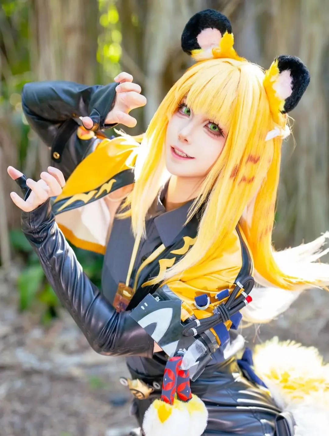 【橘福福cos】亮黄皮衣兽耳娘，树林里的活泼身姿 - 第 3 张