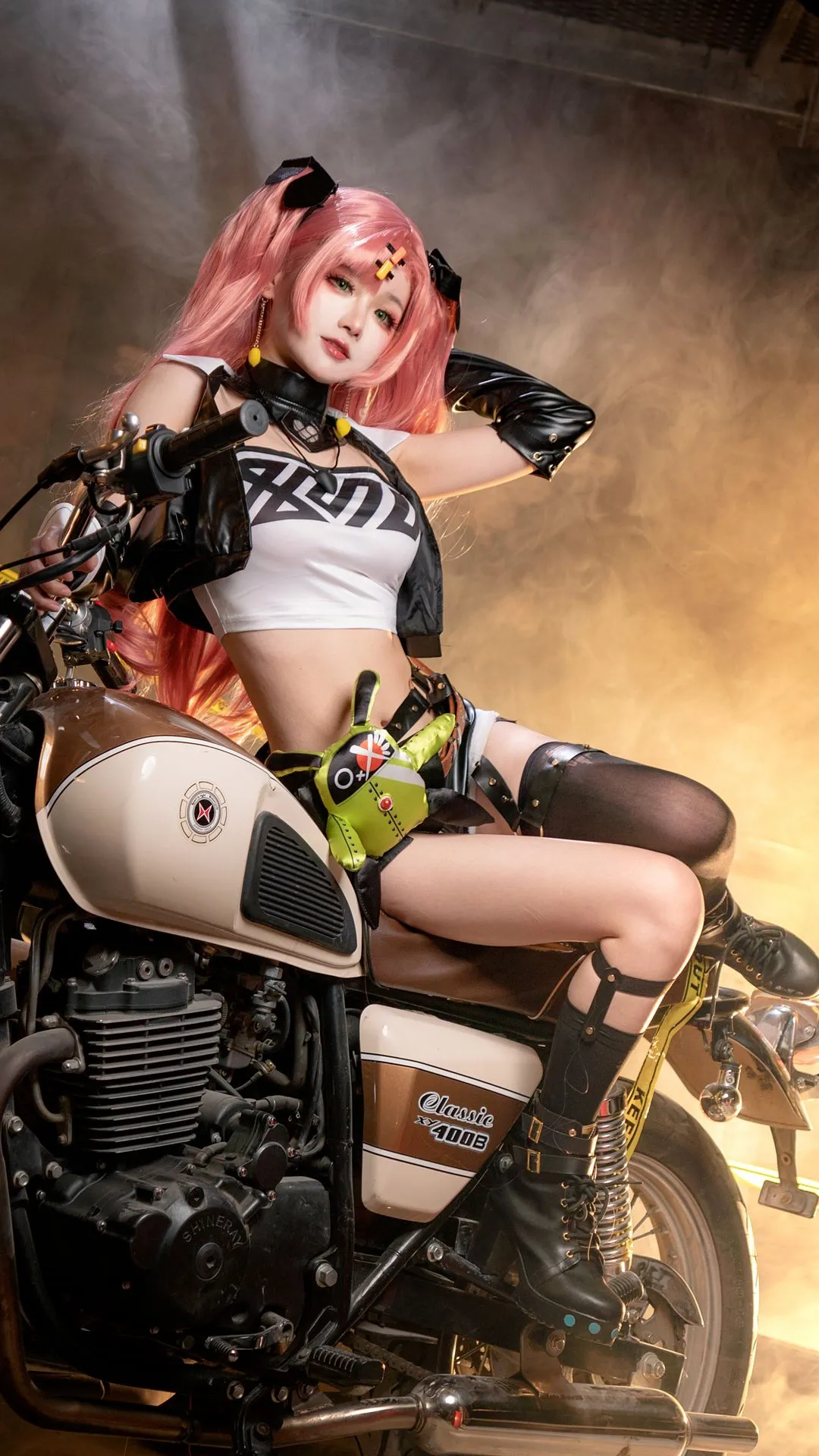 [Nico cosplay] Zenless Zone Zero black Stockings Biker style, Nicole's street attitude - Image 5
