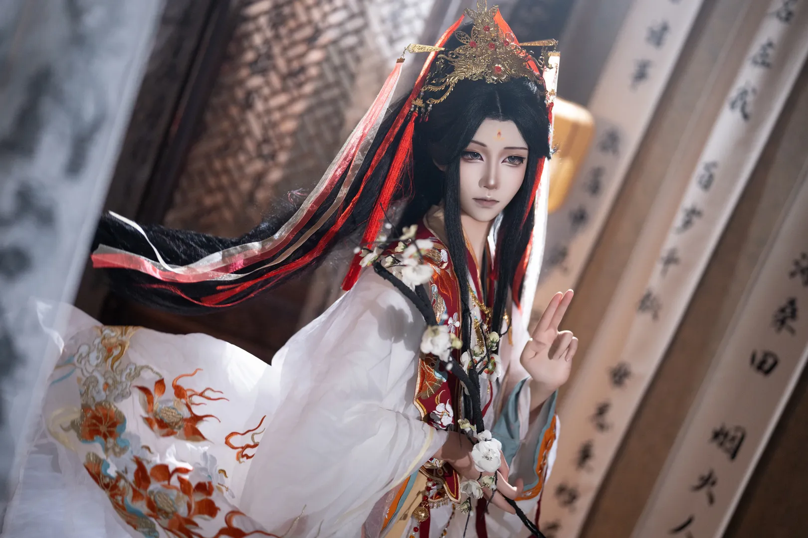 【谢怜cos】天官赐福太子悦神，万事顺遂武运昌隆 - 第 1 张