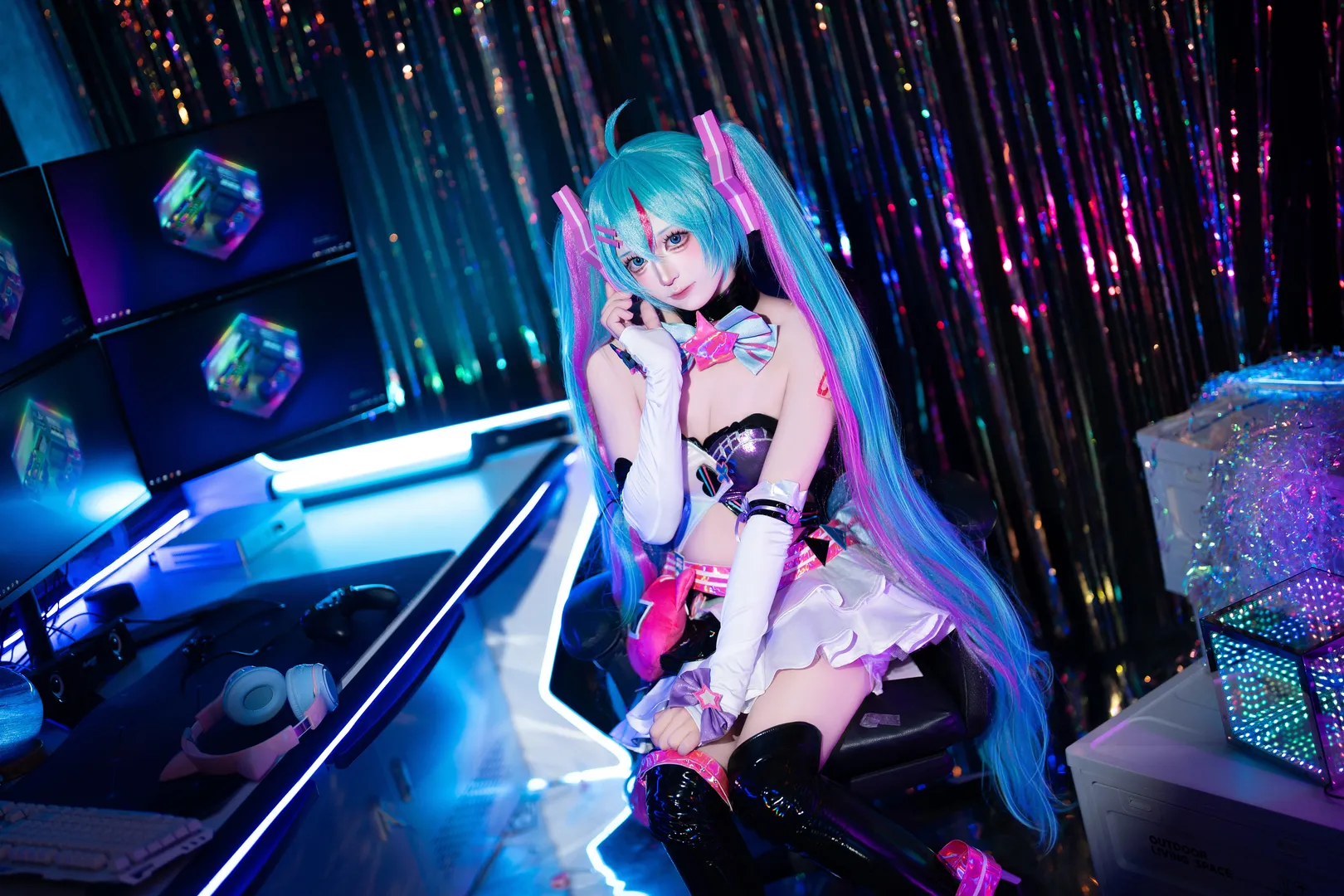 【初音未來cos】沉迷喵斯快跑的電競少女 - 第 2 張