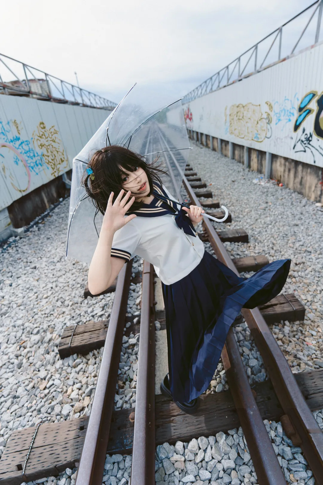 鐵軌上的JK制服，無所事事也是勇敢的冒險 - 第 1 張
