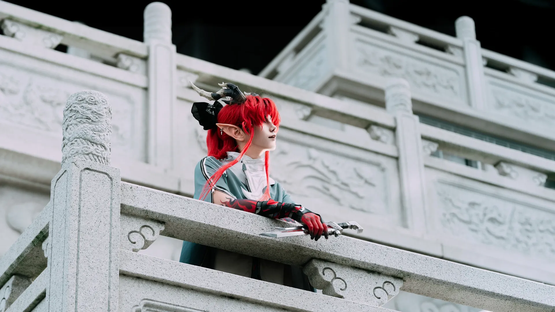 【余cos】明日方舟外景正片，红发青衣感受人间烟火 - 第 4 张