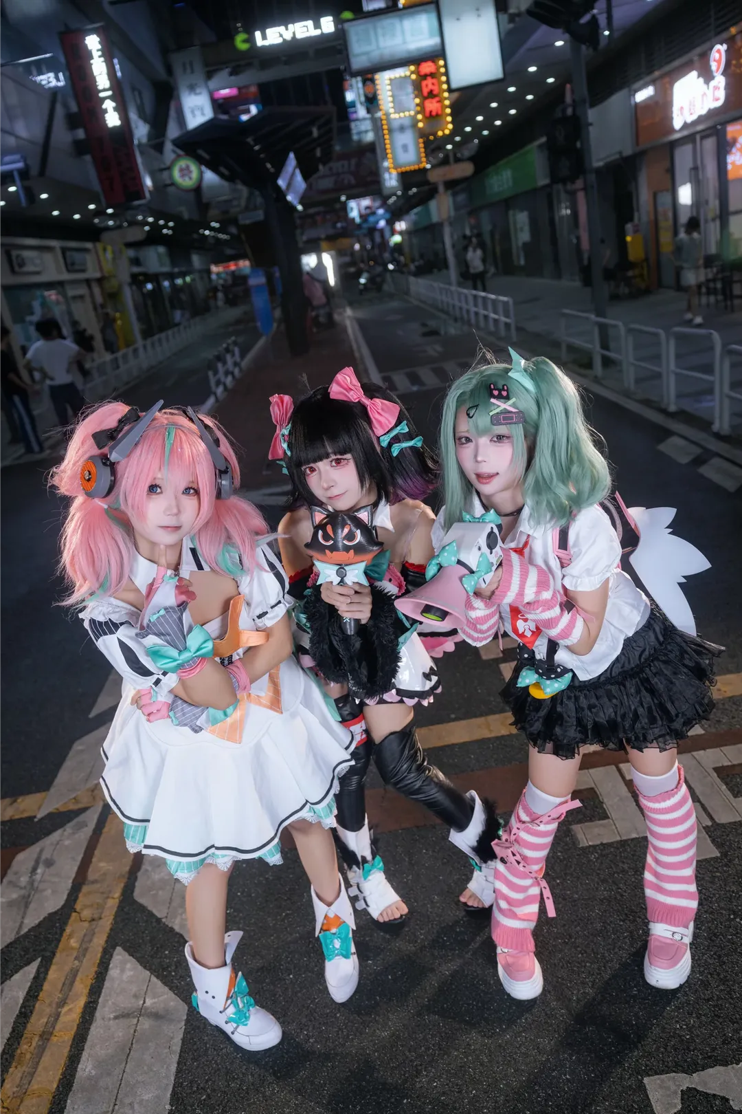 【爱芮cos】绝区零三小只的夜晚街头出片记录 - 第 1 张
