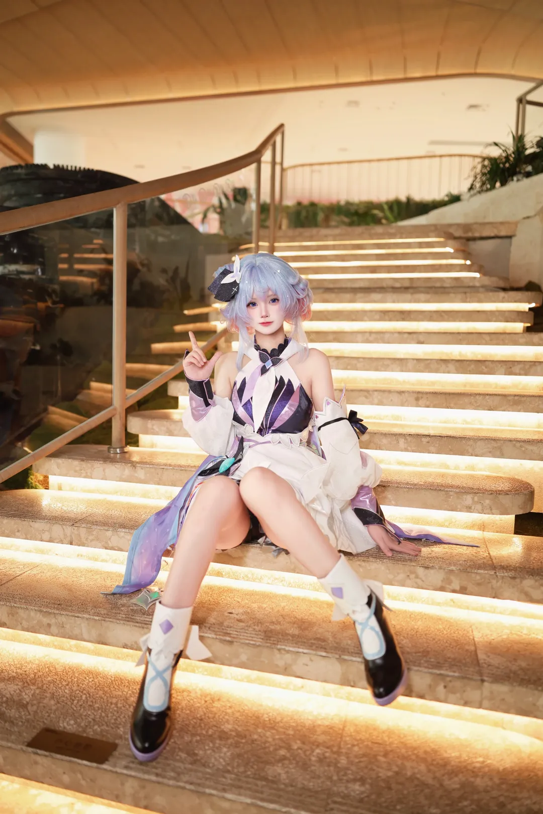 小乔cos王者荣耀时之魔女商场楼梯光影随拍 - 第 1 张
