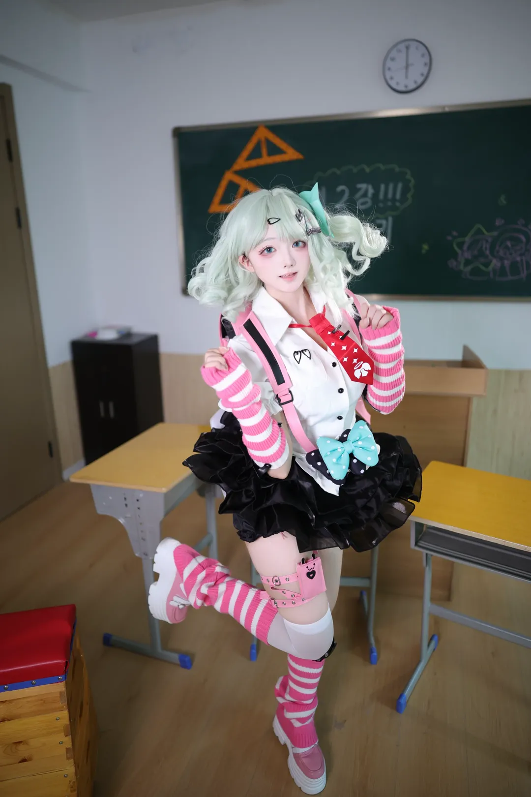 千夏cos 教室里的粉白条纹少女 - 第 3 张