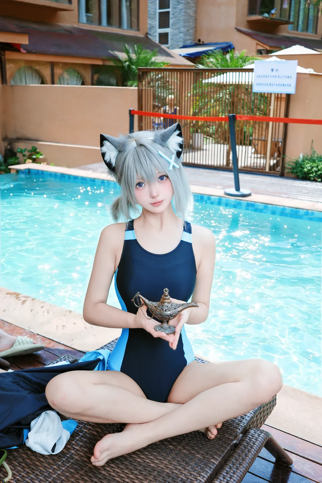 【砂狼白子cos】蔚蓝档案，泳池边的灵动少女 - 第 4 张