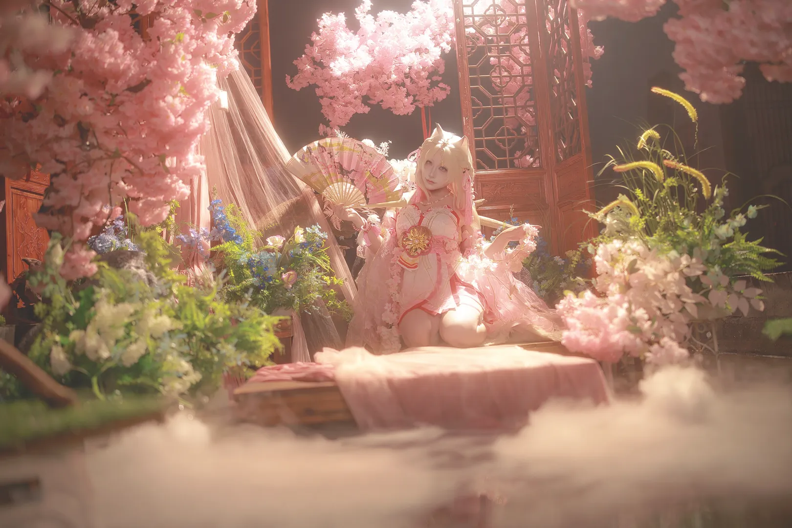 【胡桃cos】永劫无间粉樱天女，古风屏风下的舞扇少女 - 第 2 张