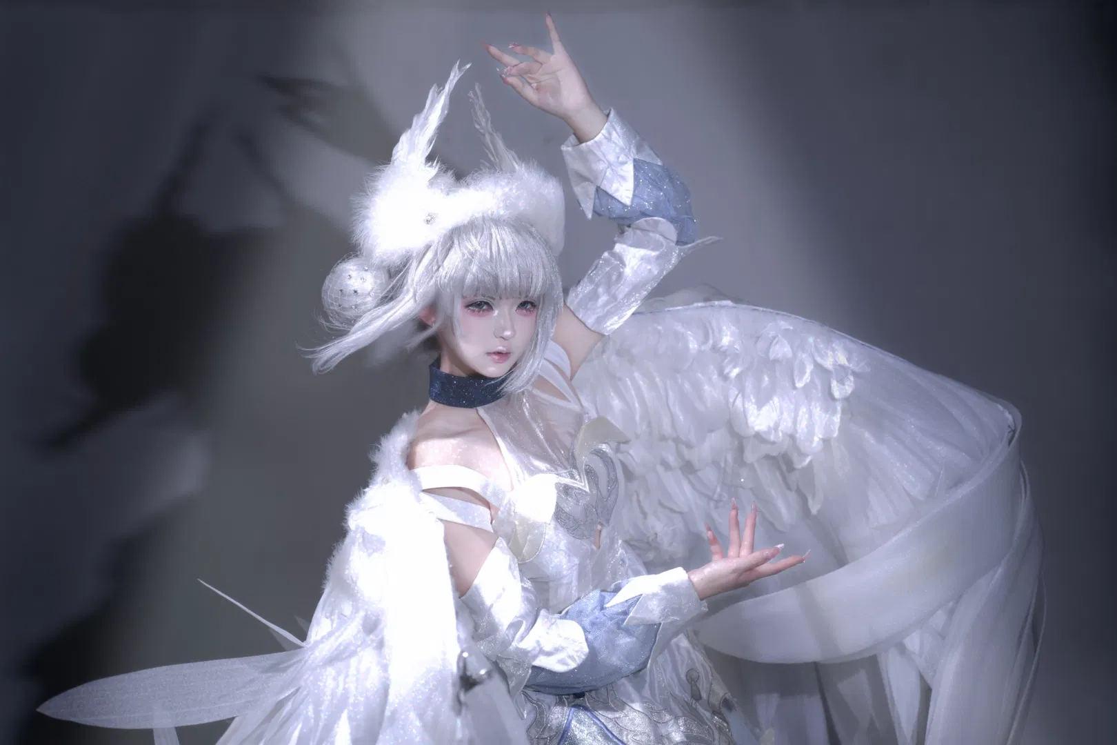 【小喬cos】天鵝之夢的白天鵝造型，在光影下舒展羽翼 - 第 1 張