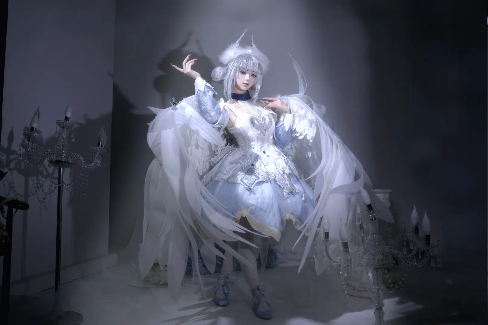 【小喬cos】天鵝之夢的白天鵝造型，在光影下舒展羽翼 - 第 3 張