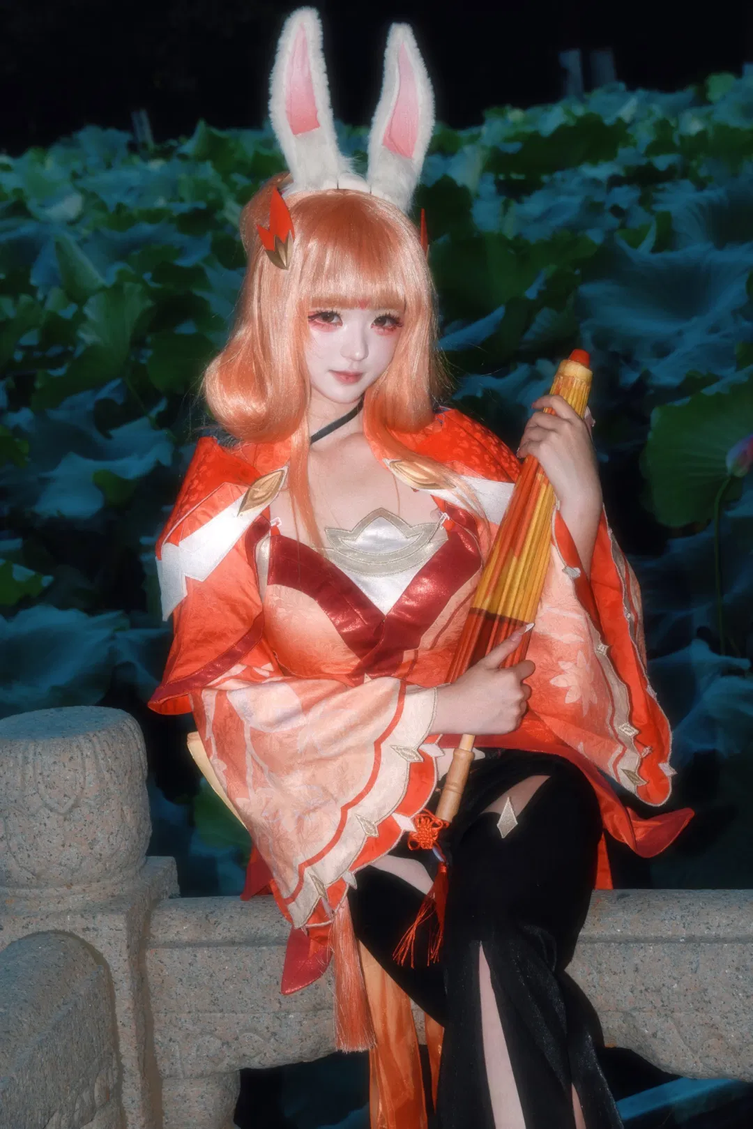 【公孙离cos】荷塘边的红橘兔耳少女 - 第 3 张