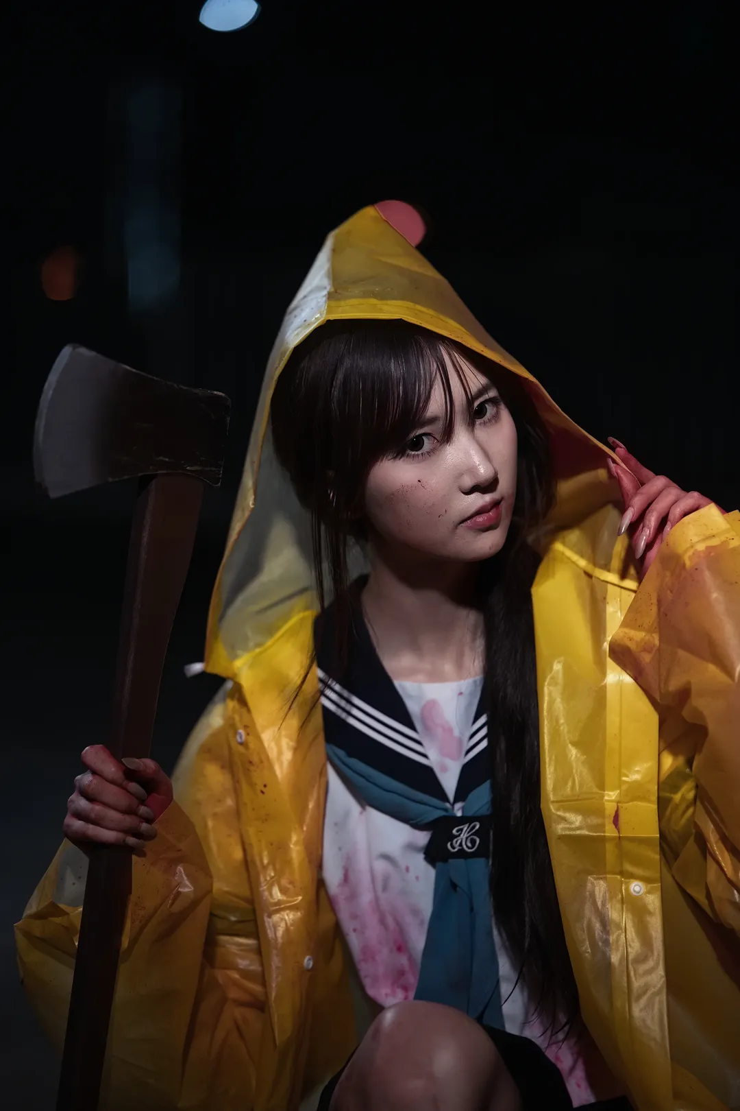 暗黑水手服搭配亮黄雨衣 雨夜氛围感爆棚的暗调人像 - 第 4 张