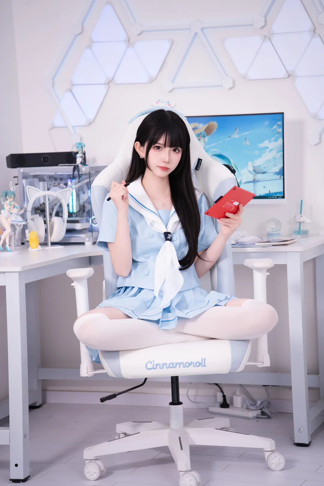 水色系电竞少女穿搭，玉桂狗主题的二次元女仆风 - 第 2 张