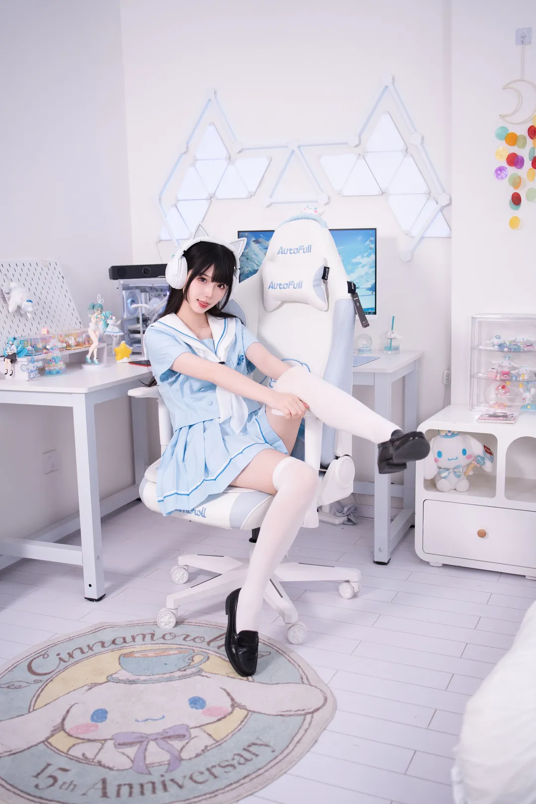 水色系电竞少女穿搭，玉桂狗主题的二次元女仆风 - 第 4 张