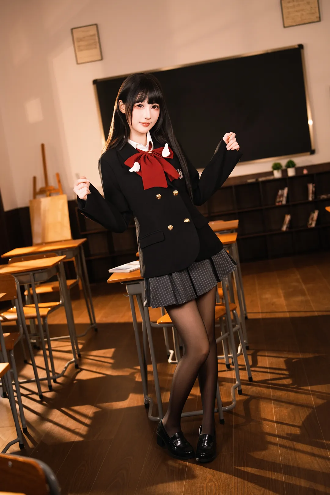 一秒回到校园时代，穿这套英伦学院风制服拍写真 - 第 3 张