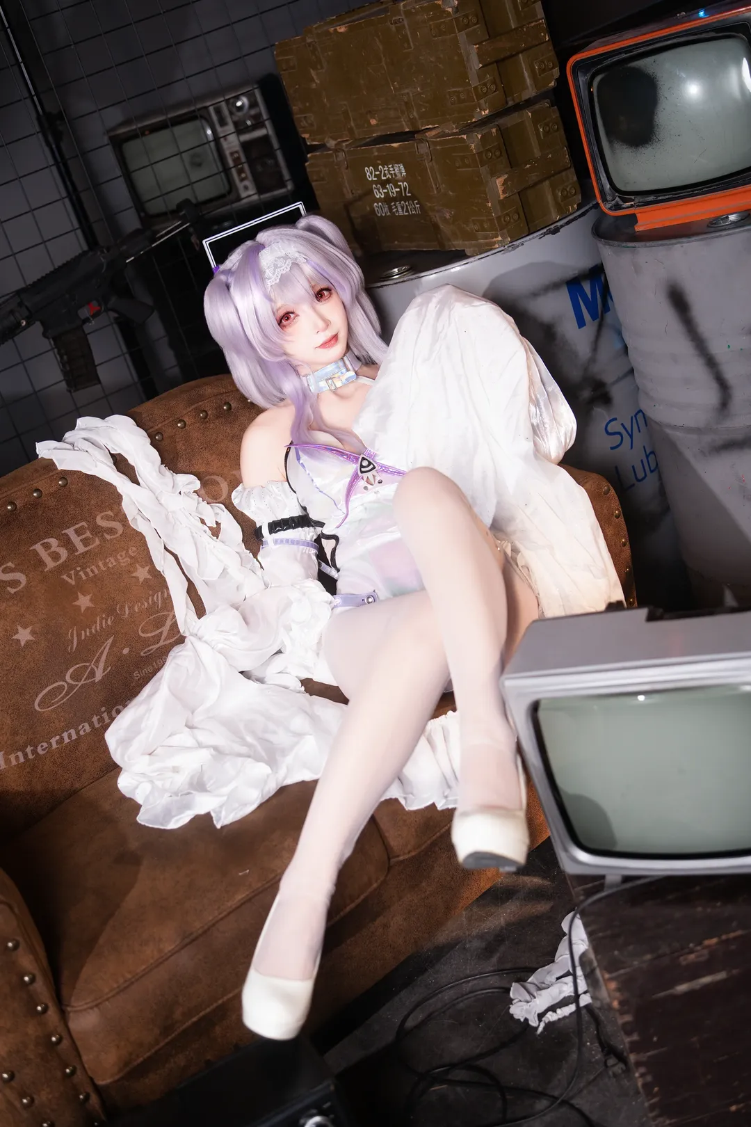 廢土工業風下的白絲連體衣少女感寫真 - 第 2 張