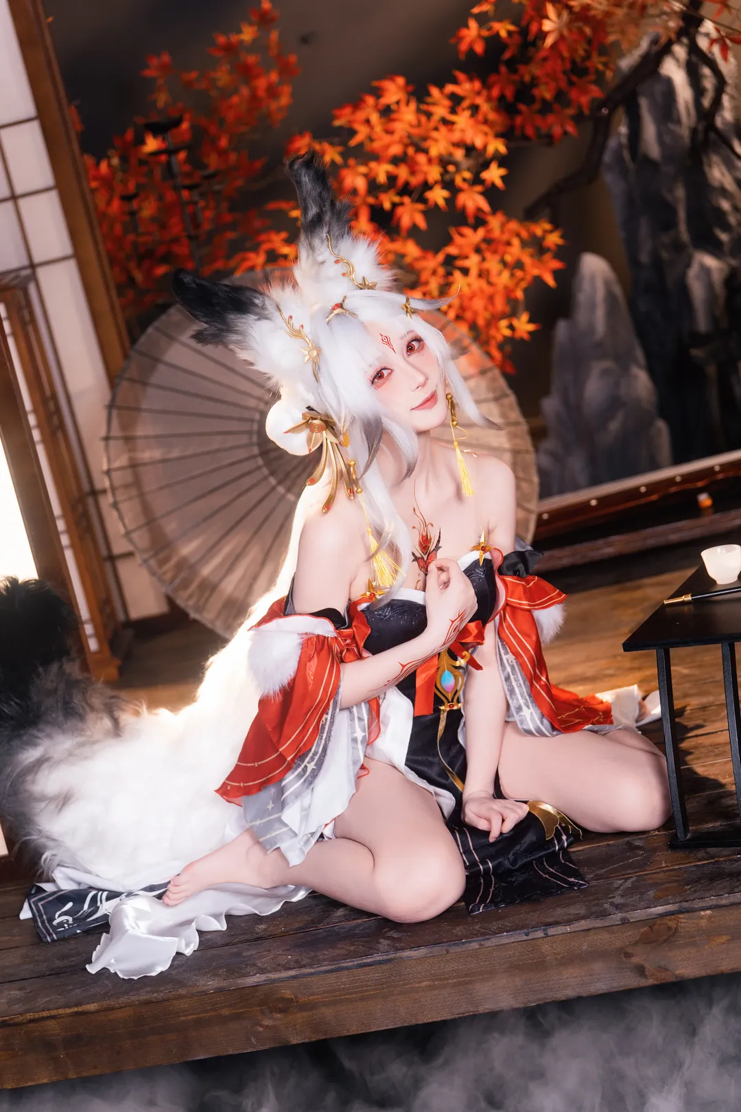 【心月狐cos】鳴潮中的妖狐氣質，紅楓下的魅惑時刻 - 第 2 張