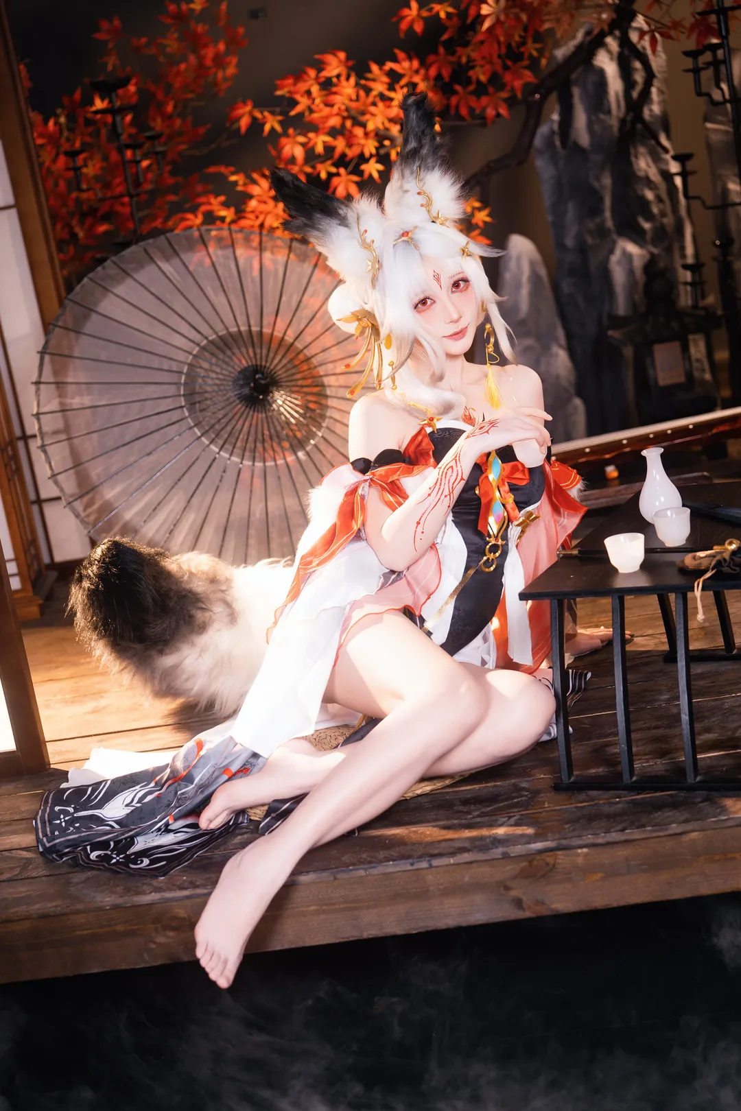 【心月狐cos】鳴潮中的妖狐氣質，紅楓下的魅惑時刻 - 第 3 張