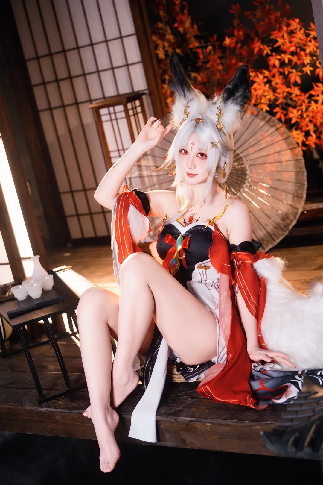 【心月狐cos】鳴潮中的妖狐氣質，紅楓下的魅惑時刻 - 第 5 張