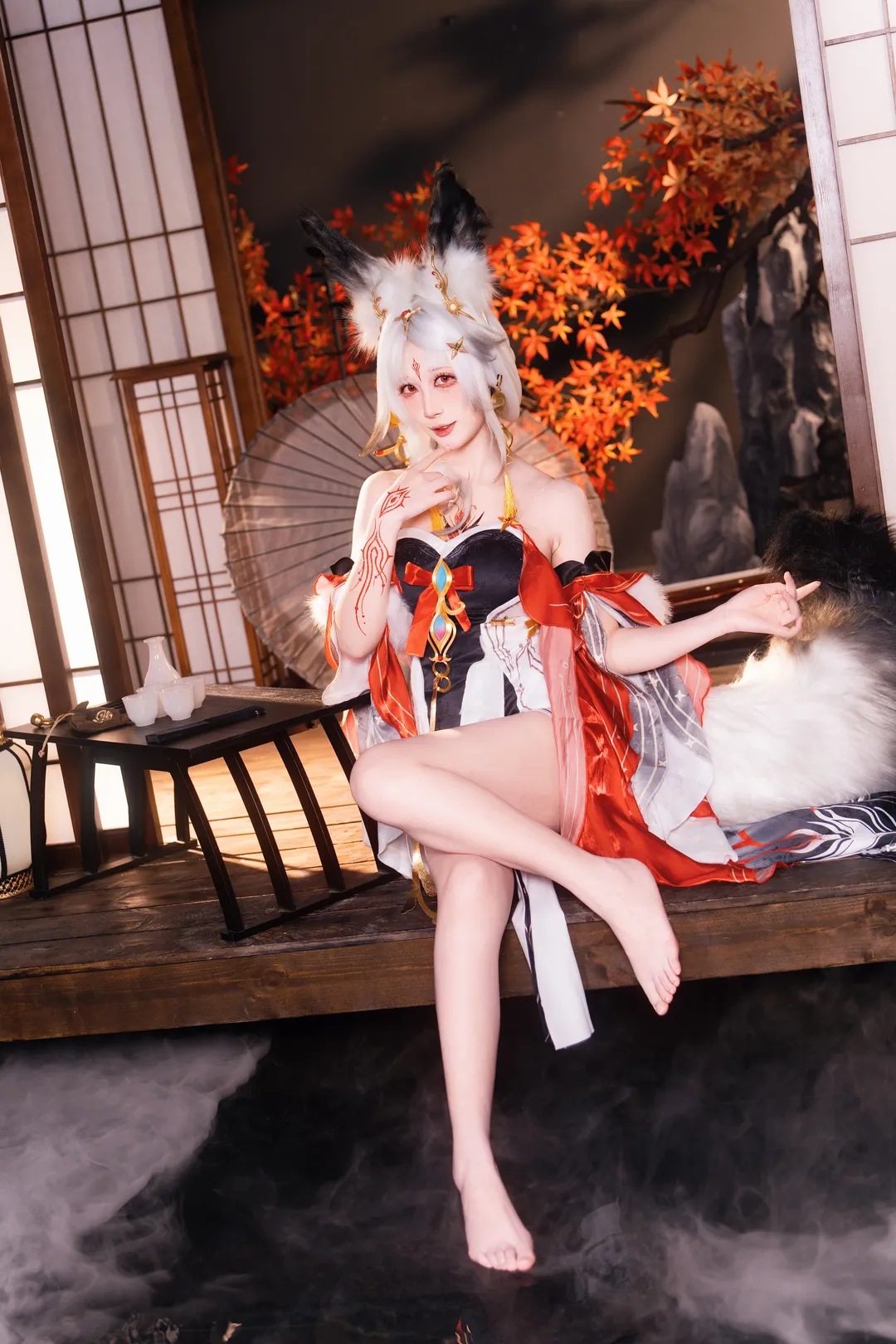 【心月狐cos】鳴潮中的妖狐氣質，紅楓下的魅惑時刻 - 第 6 張