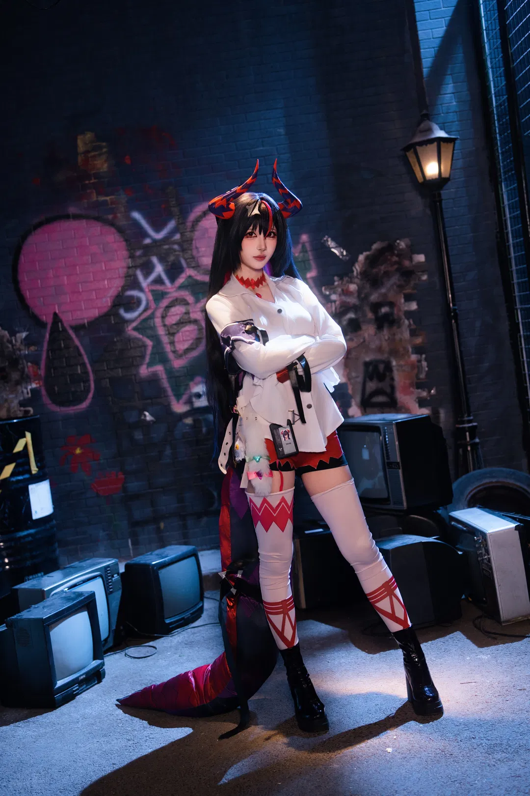 【真红cos】异环夜行街区的红黑美学 - 第 2 张