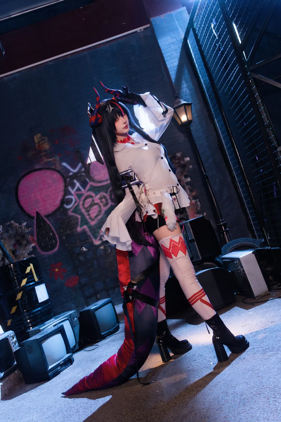 【真红cos】异环夜行街区的红黑美学 - 第 3 张
