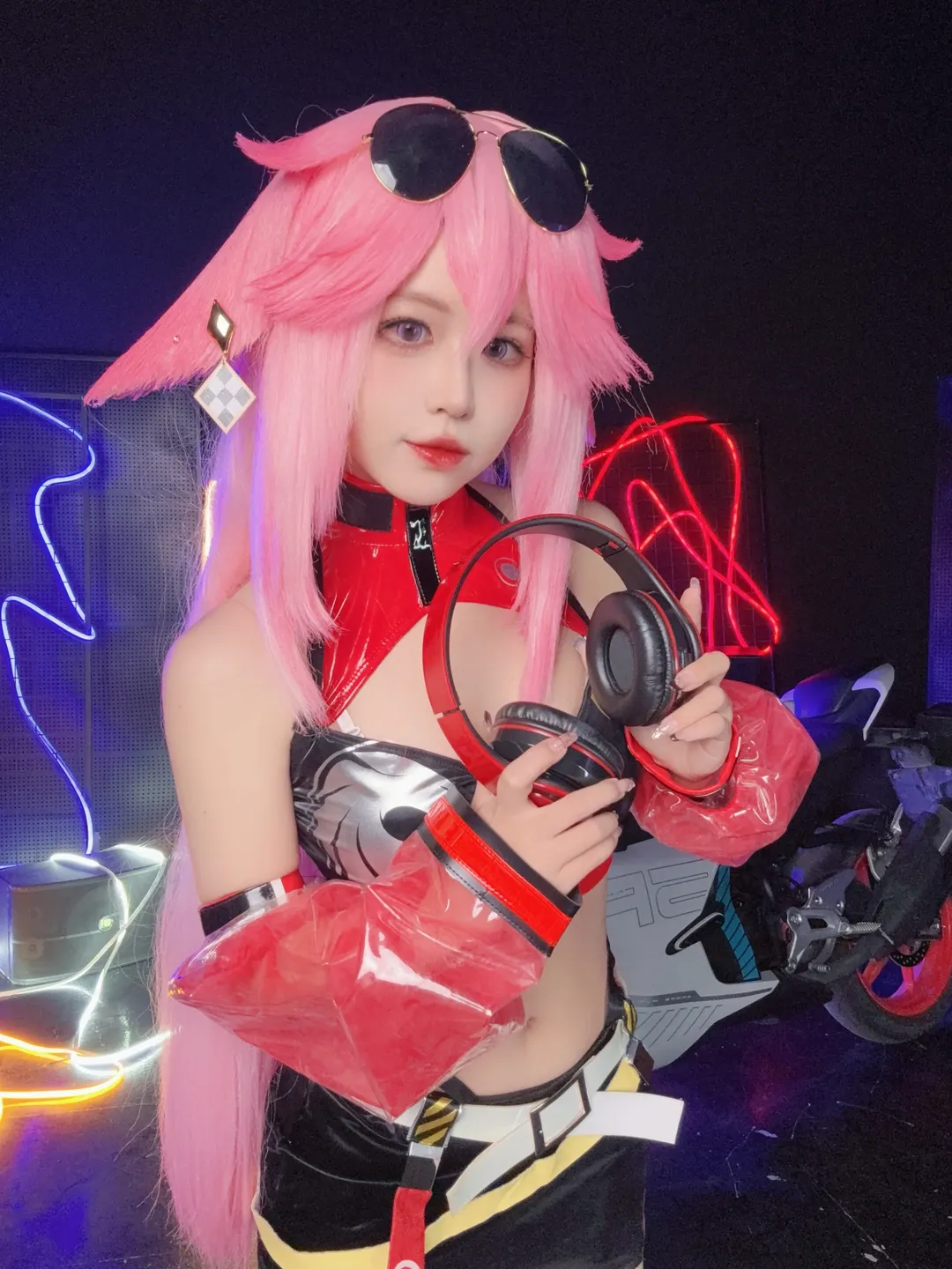 【八重神子cos】机车棚里的赛车服体验 - 第 1 张