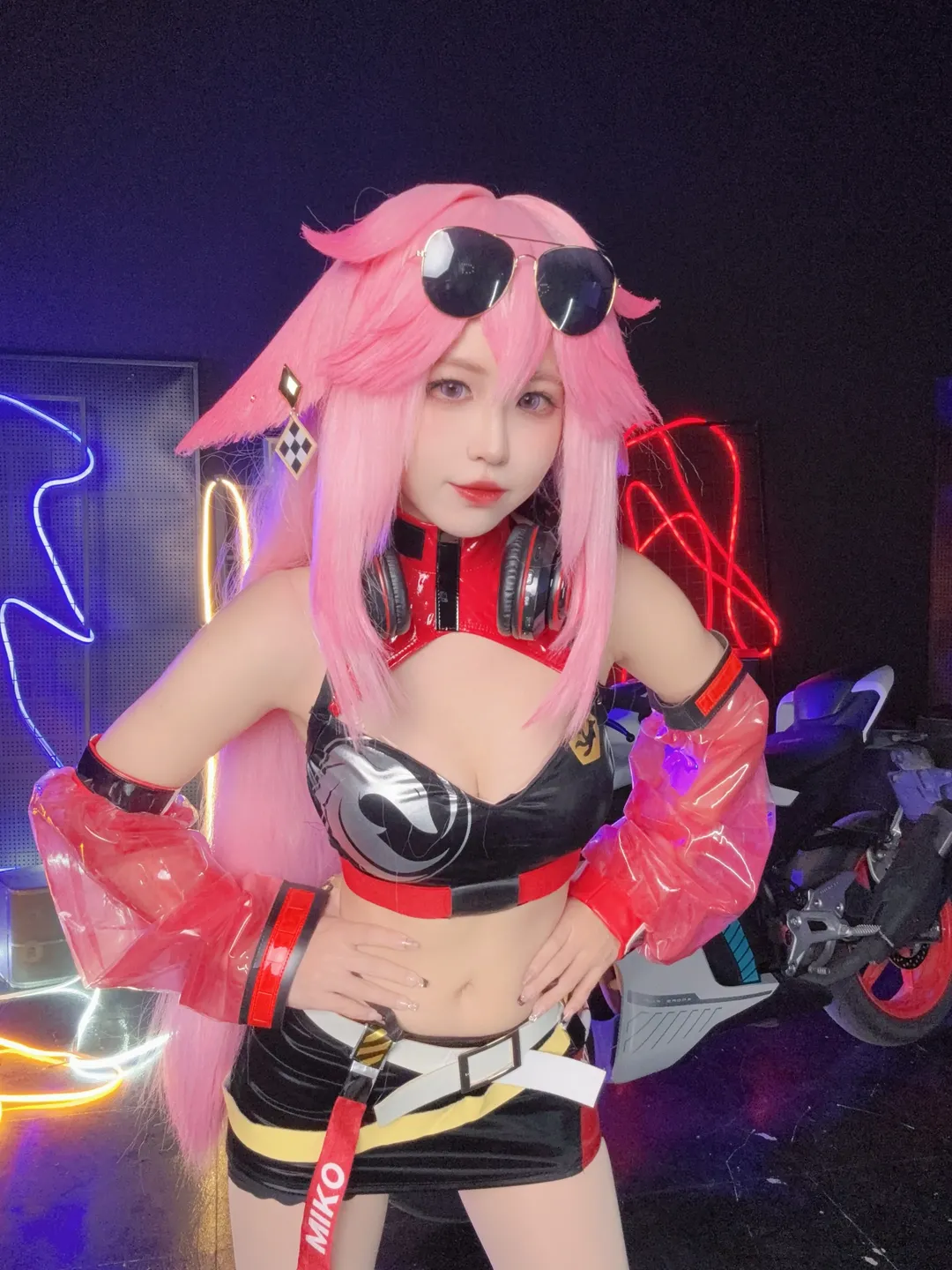 【八重神子cos】机车棚里的赛车服体验 - 第 2 张