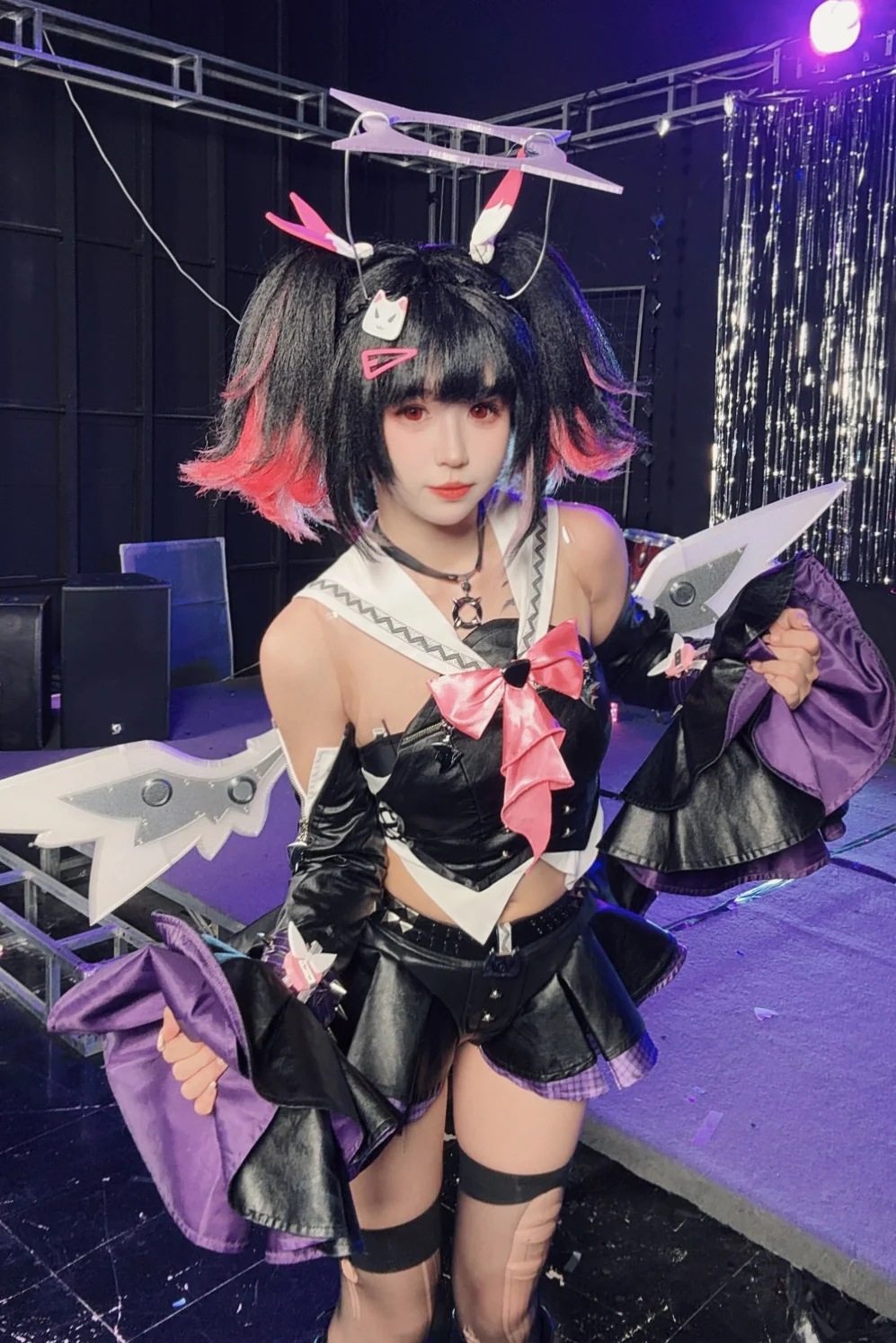【南宫羽cos】绝区零妄想天使阵营出战，紫黑战袍质感拉满 - 第 3 张
