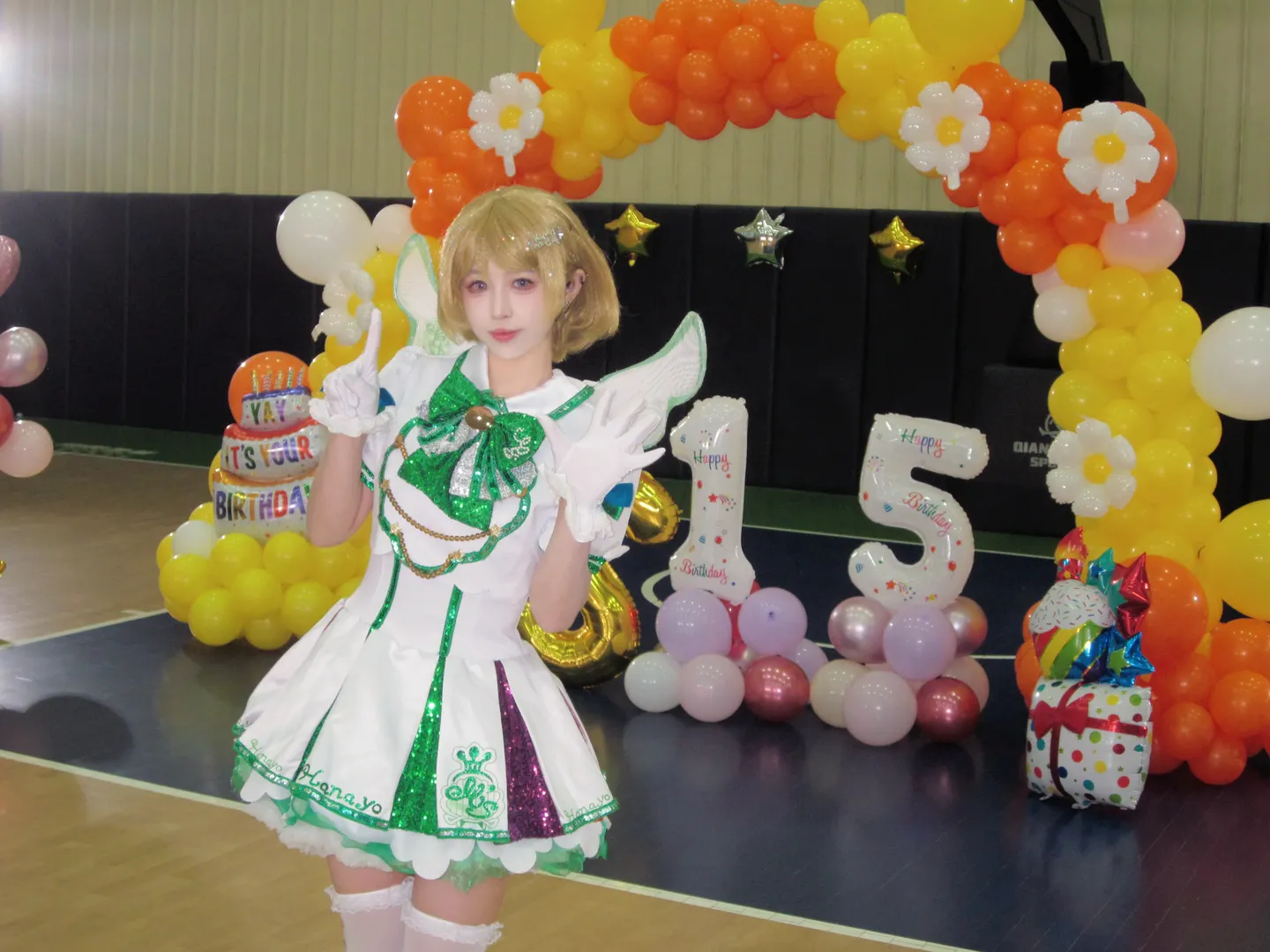 【小泉花阳cos】十五周年气球布景下的打歌服拍摄 - 第 1 张