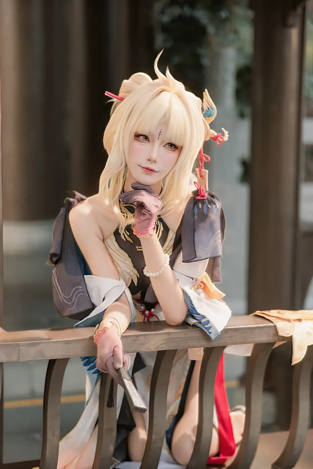 【穗穗cos】鸣潮里的慵懒美学，倚栏弄扇的那个午后 - 第 1 张