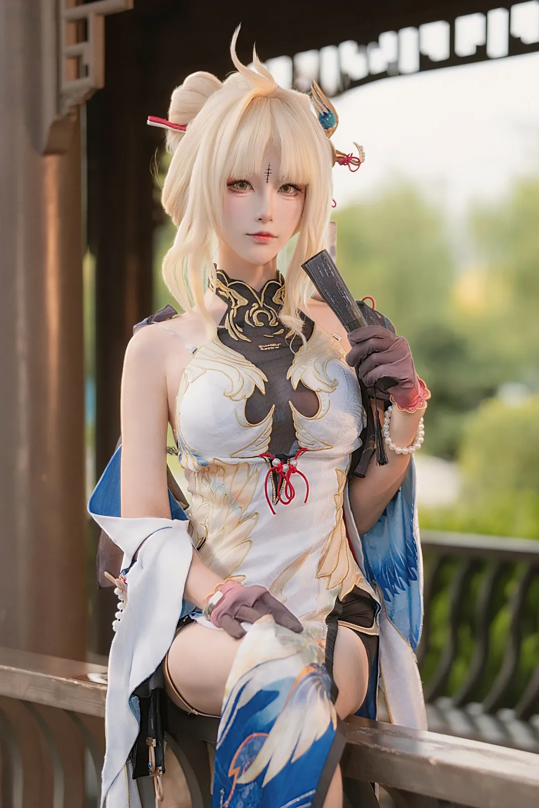 【穗穗cos】鸣潮里的慵懒美学，倚栏弄扇的那个午后 - 第 2 张