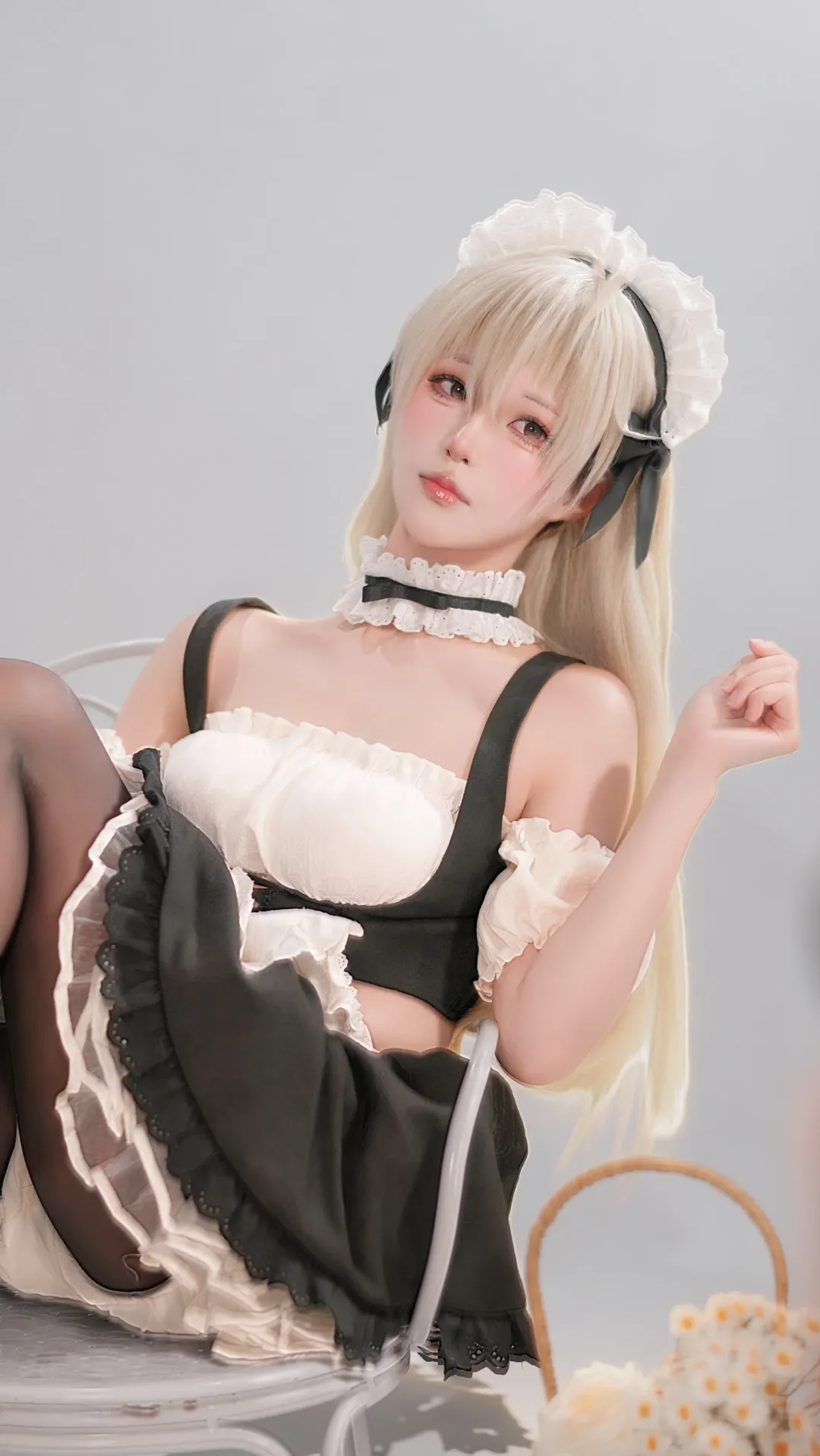 【春日野穹cos】女仆装搭配黑丝的出片分享 - 第 1 张