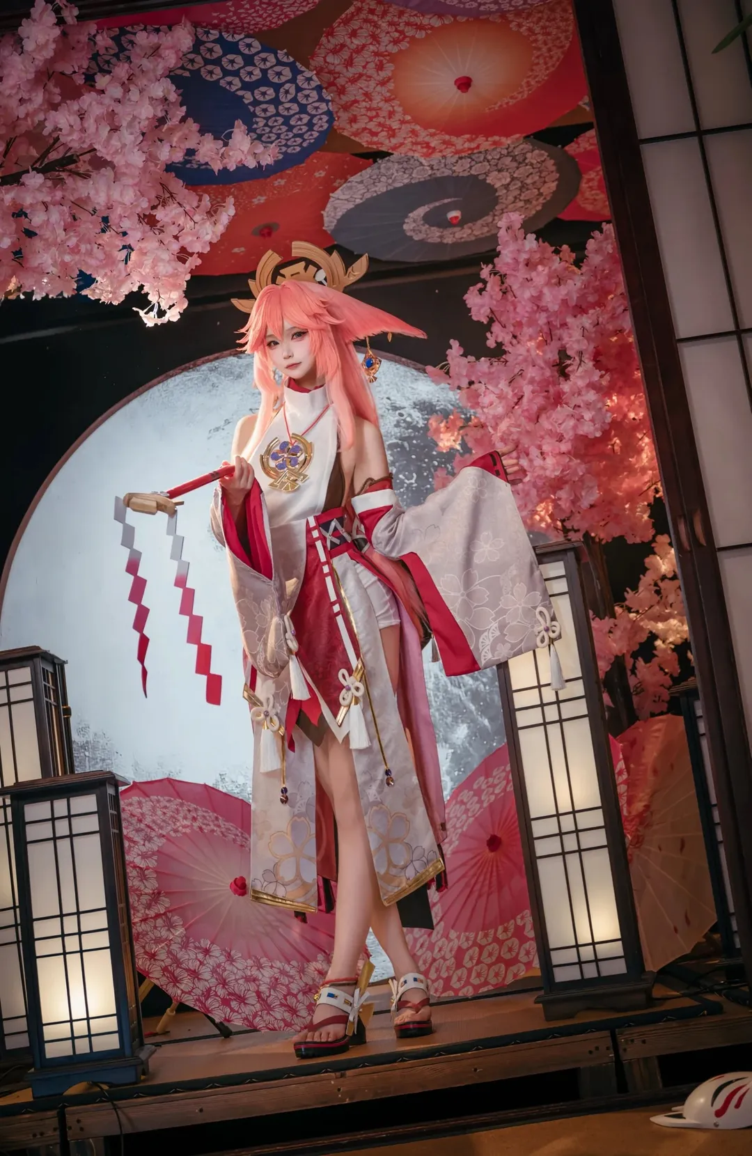 【八重神子cos】粉色狐耳与红白巫女服的完美契合 - 第 5 张