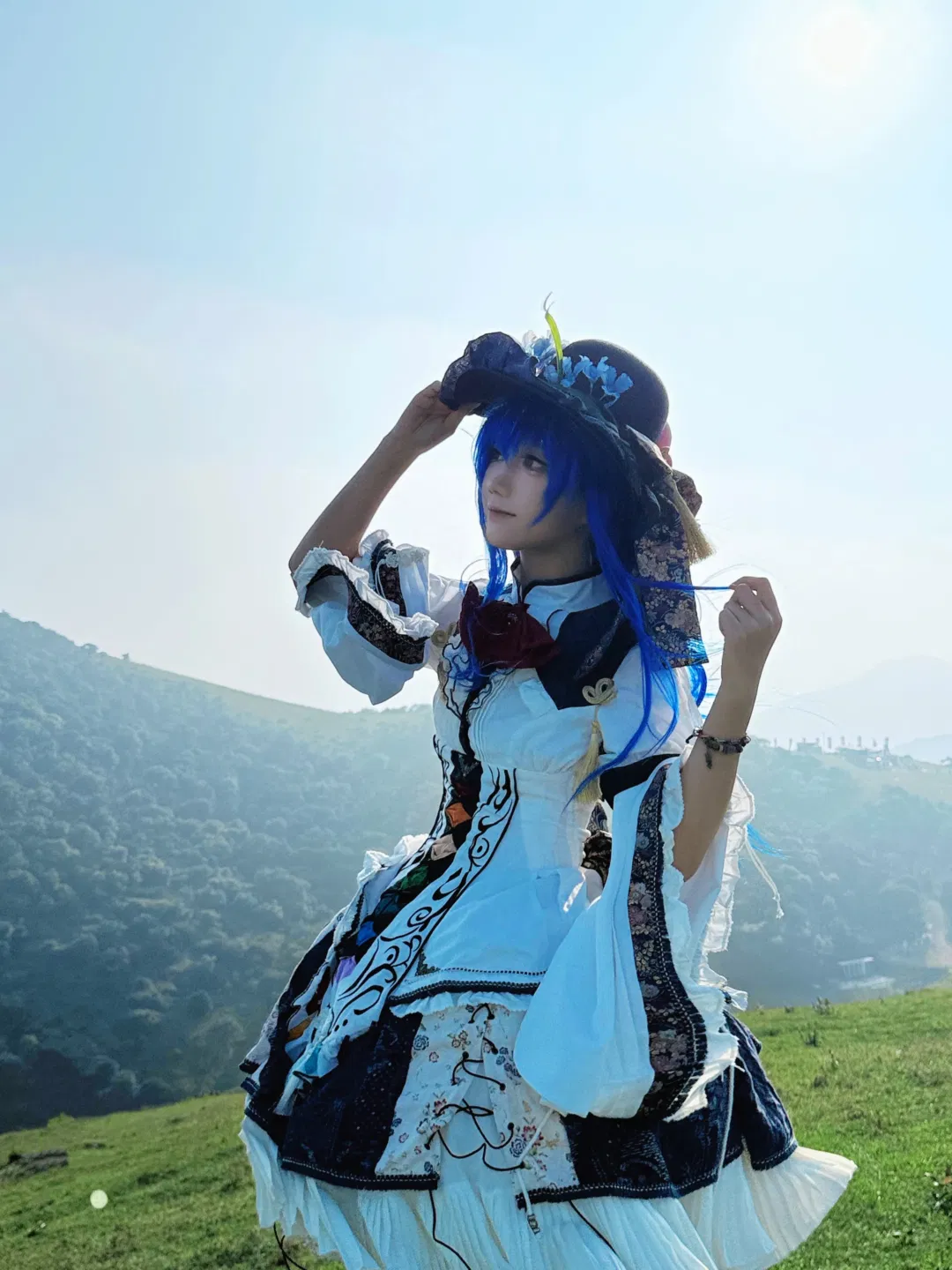 比那名居天子cos 東方Project的草地外景拍攝記錄 - 第 1 張