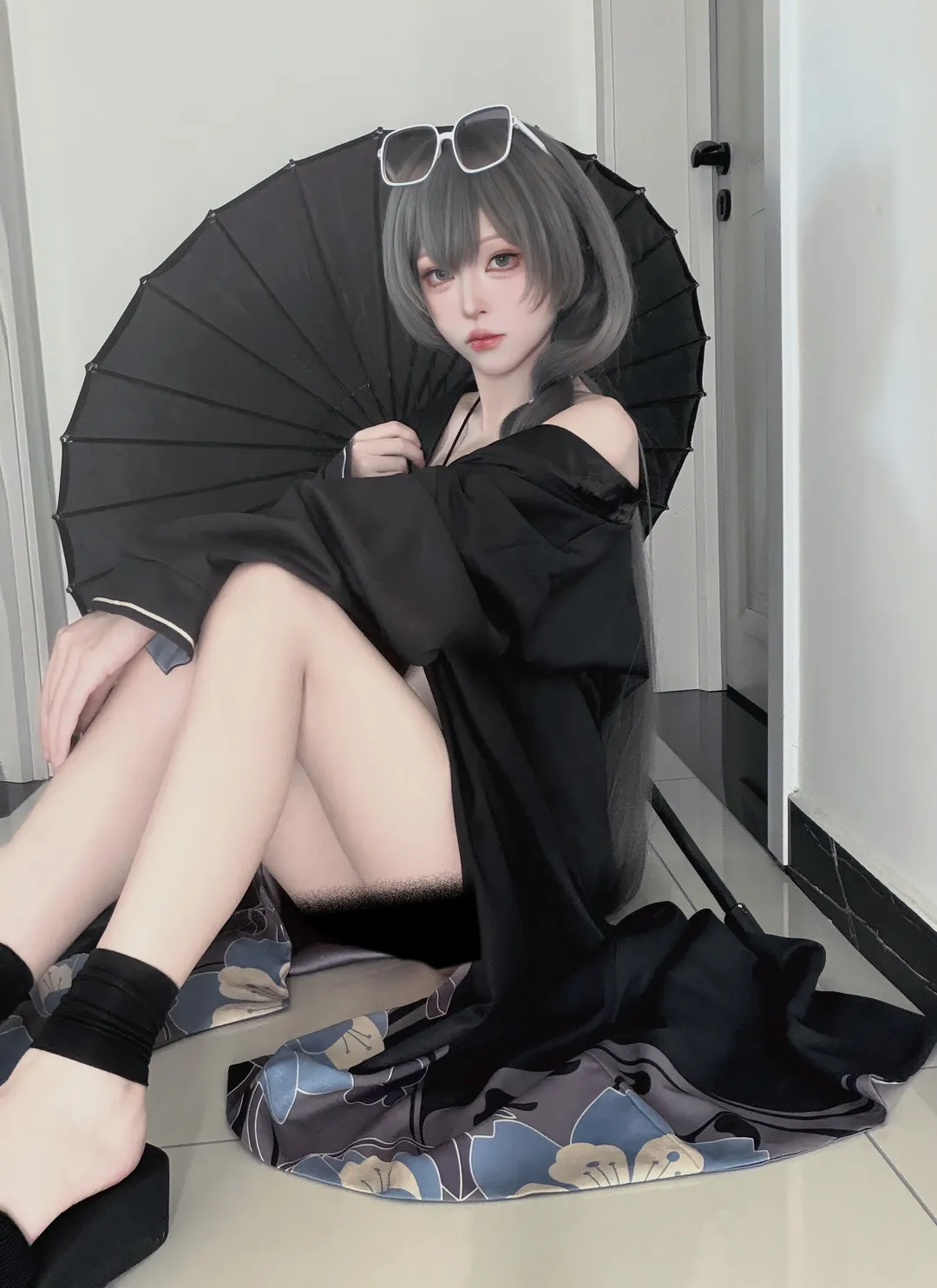 【水妃咲cos】黑傘與冷調泳裝的夏日呈現 - 第 3 張