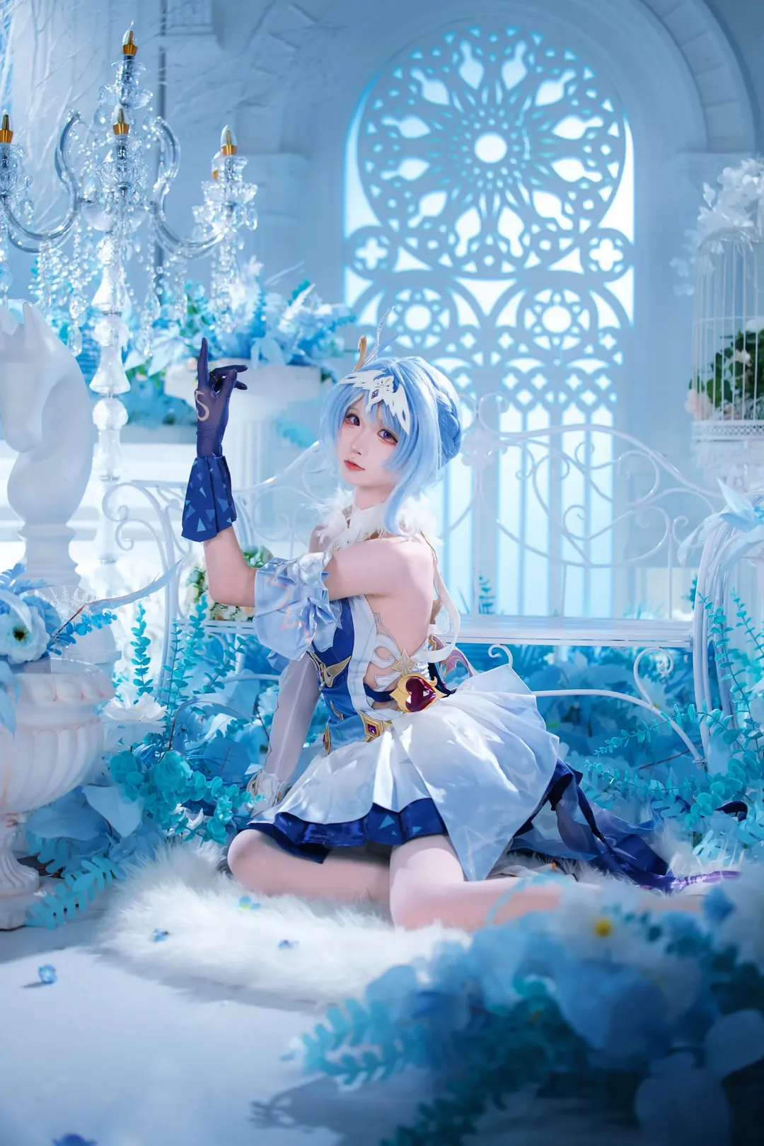 【奥黛塔cos】冰雪中的蓝白甜妹，梦幻光影下的细腻表现 - 第 1 张