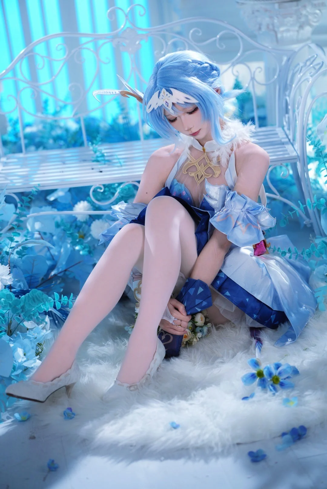 【奥黛塔cos】冰雪中的蓝白甜妹，梦幻光影下的细腻表现 - 第 12 张
