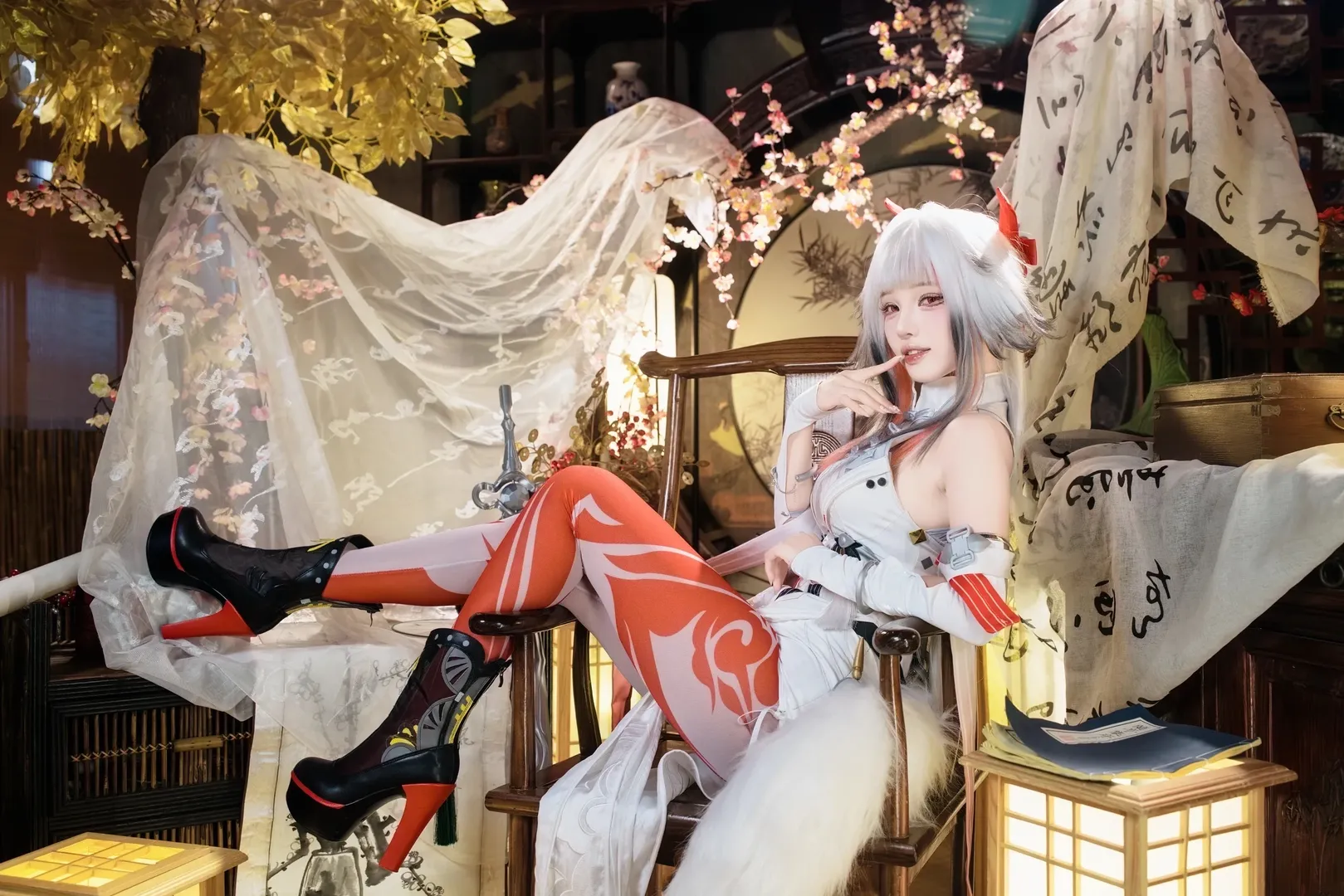 【叶瞬光cos】绝区零里的中式机能风，红白交织的帅气与性感 - 第 1 张