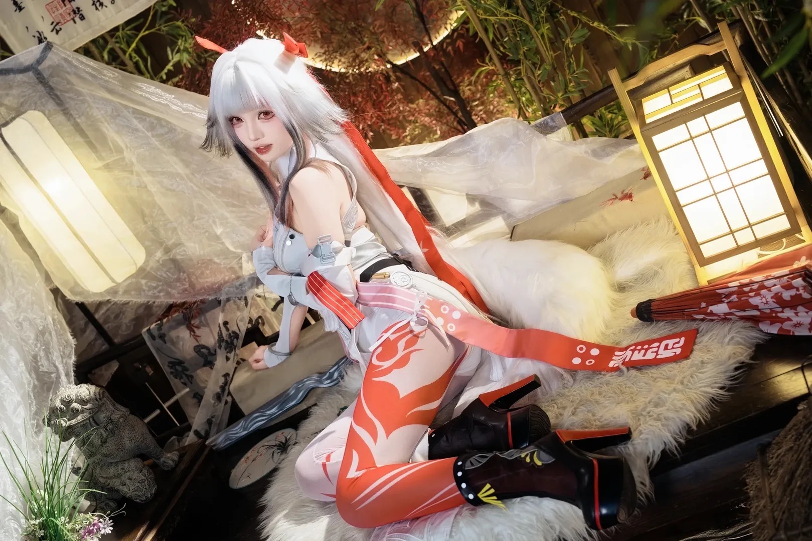 【叶瞬光cos】绝区零里的中式机能风，红白交织的帅气与性感 - 第 2 张
