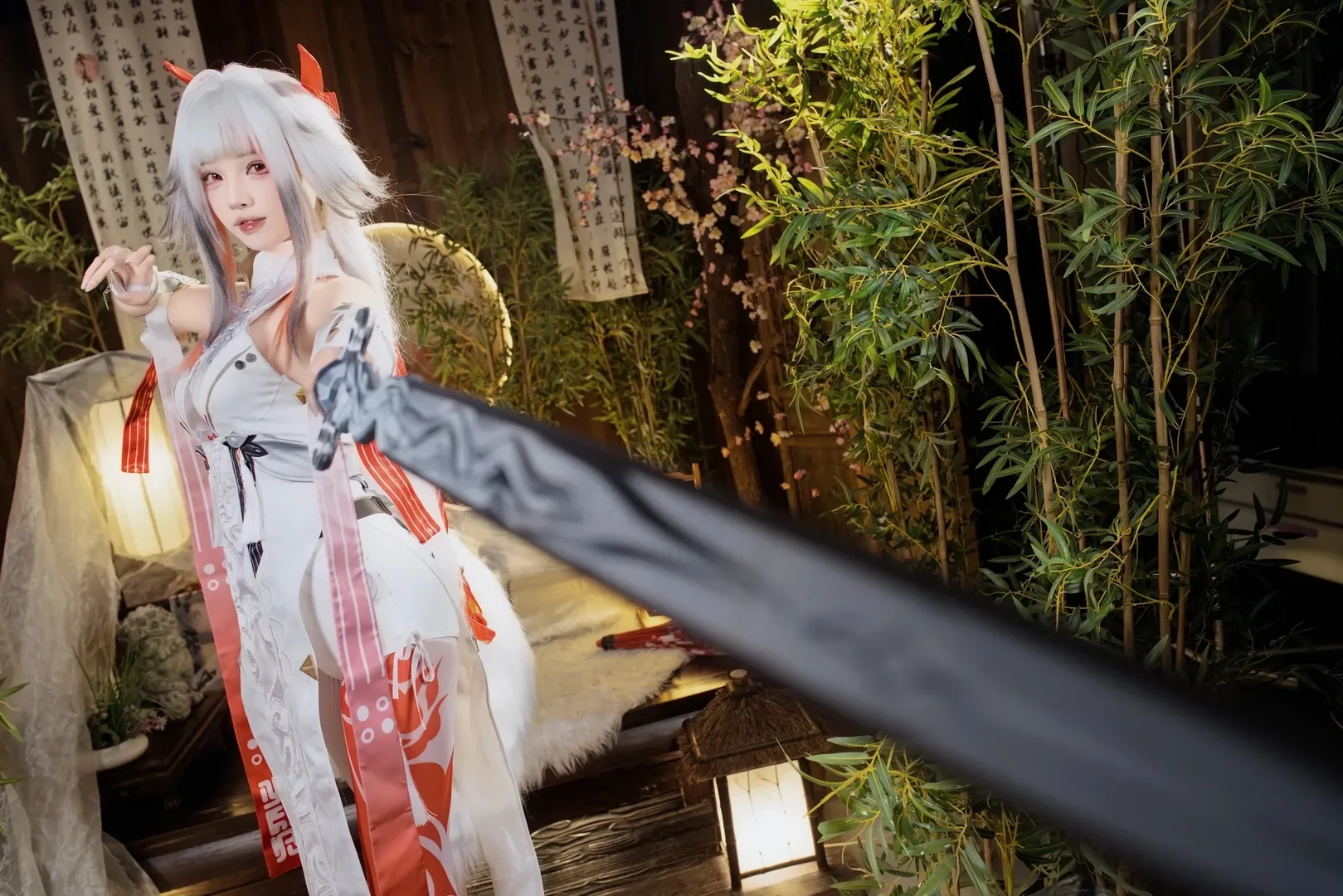 【叶瞬光cos】绝区零里的中式机能风，红白交织的帅气与性感 - 第 4 张