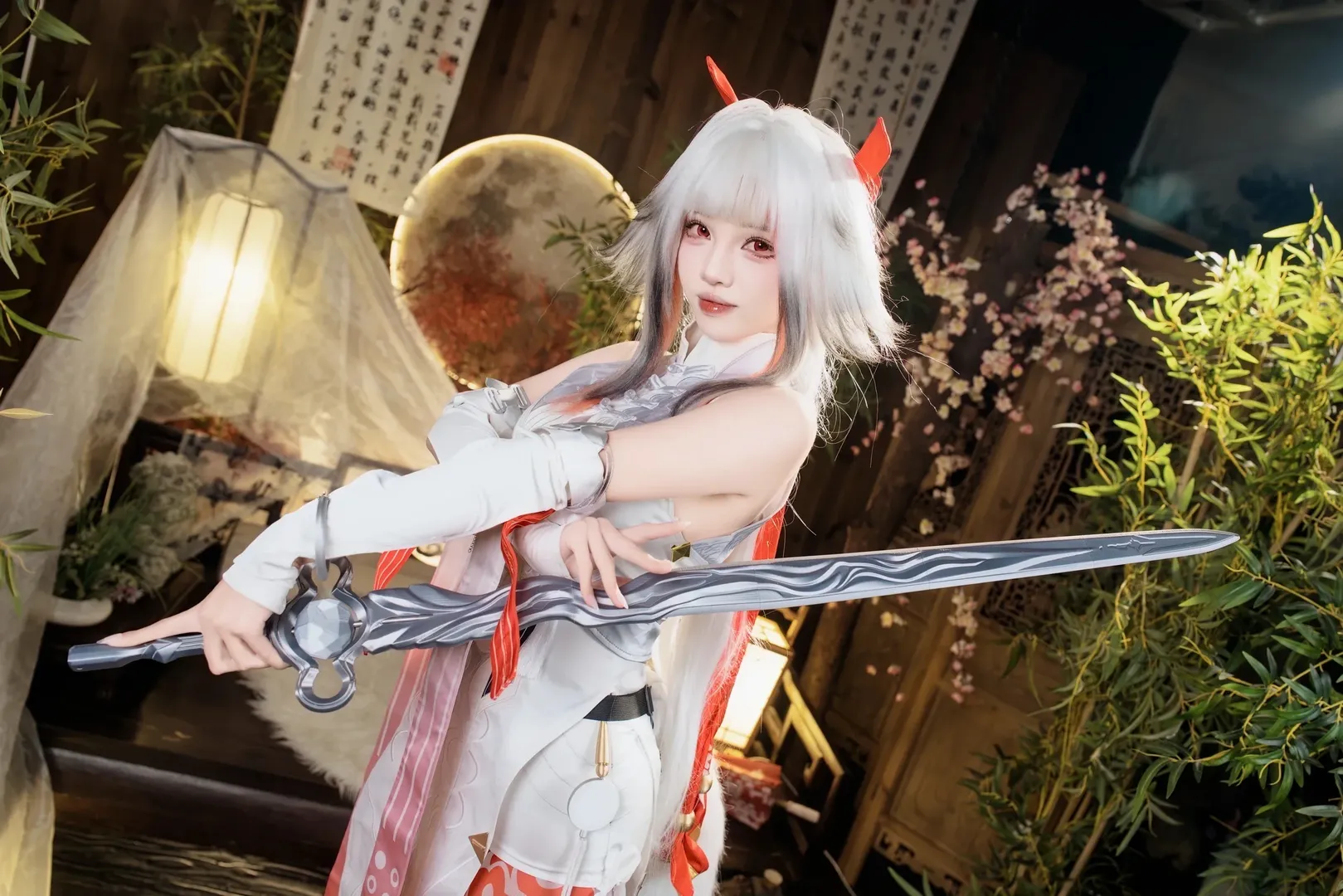 【叶瞬光cos】绝区零里的中式机能风，红白交织的帅气与性感 - 第 5 张