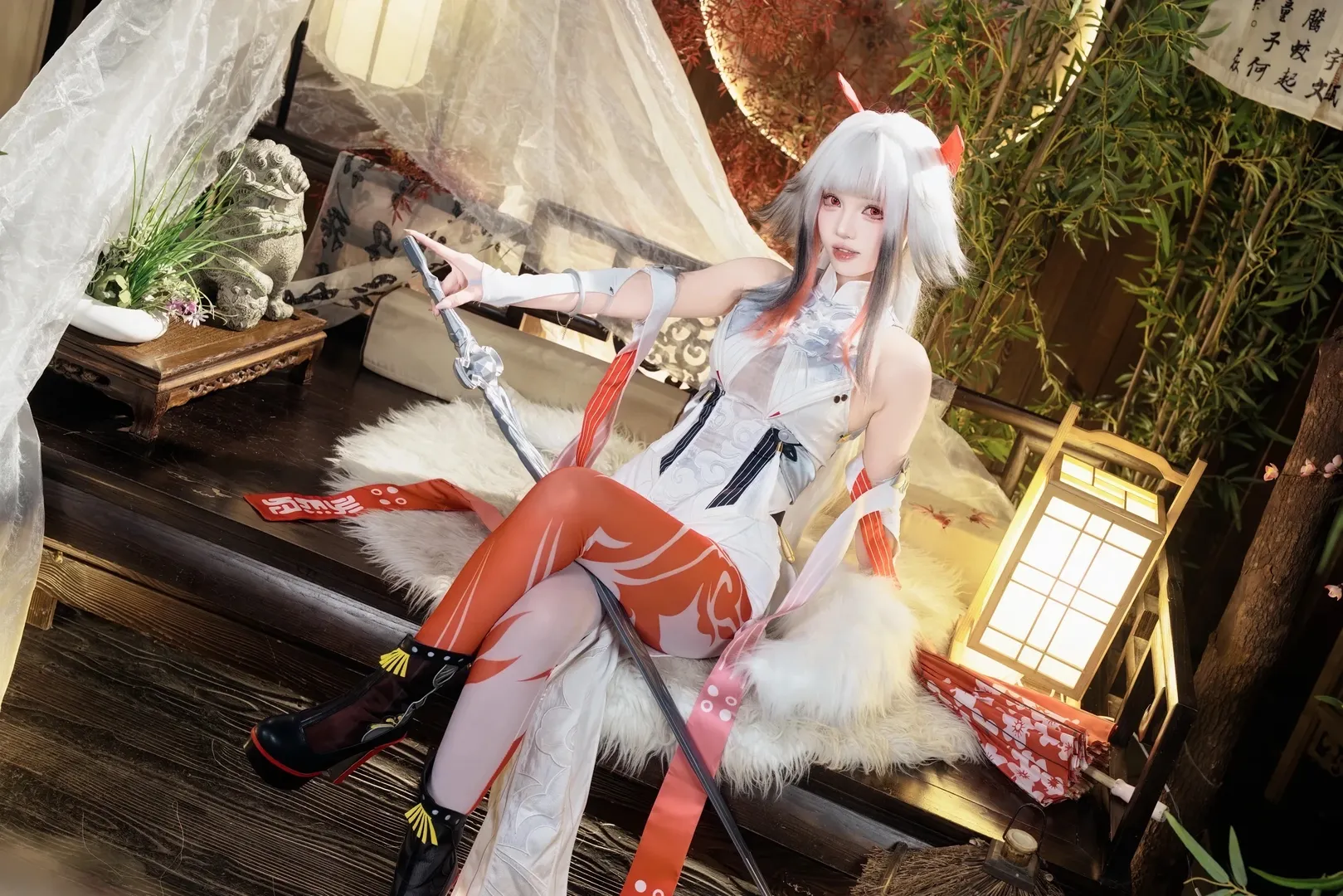 【叶瞬光cos】绝区零里的中式机能风，红白交织的帅气与性感 - 第 7 张