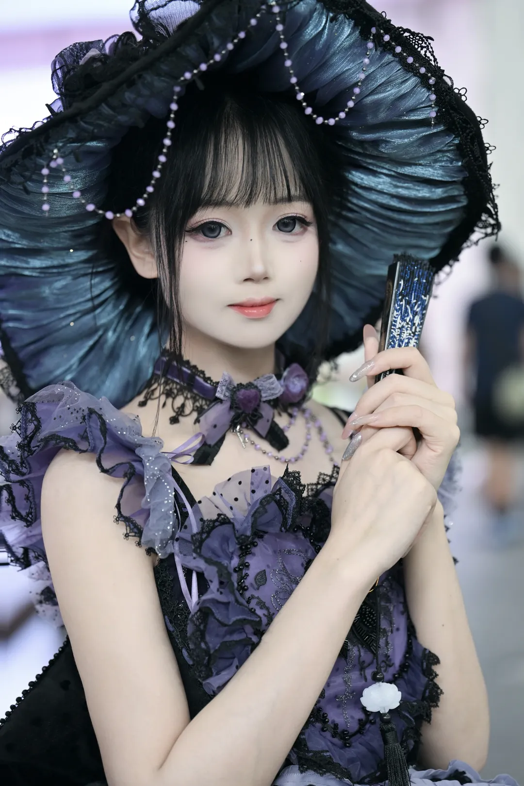 暗紫系哥特洛麗塔，巨型大簷帽搭黑絲，神秘優雅感拉滿 - 第 2 張